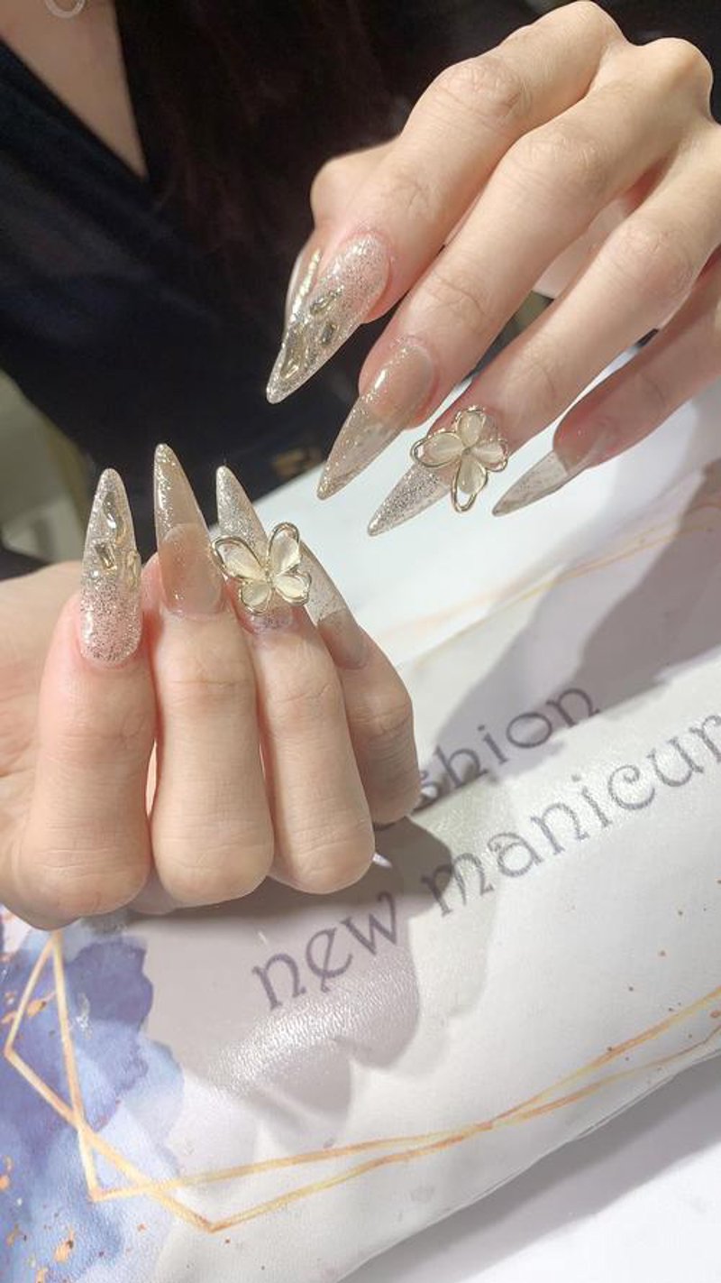 美甲美睫：时尚女性的新宠